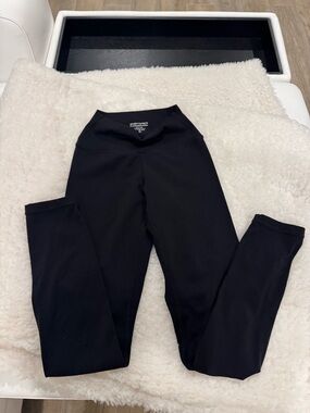 Sporty & Rich Sporty & Rich Bold Logo Leggings- Black NWOT